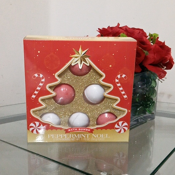 NWT🎁FREE GIFT INCLUDED🎁 NIB Peppermint Noel Bath Set Bath Bombs - Picture 10 of 11